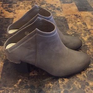 C.L.ABEL booties SZ 5.5